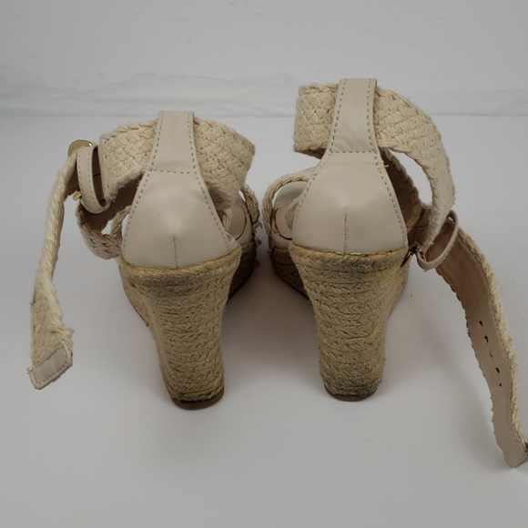 Dana Buchman Cream Wedges - Picture 3 of 7